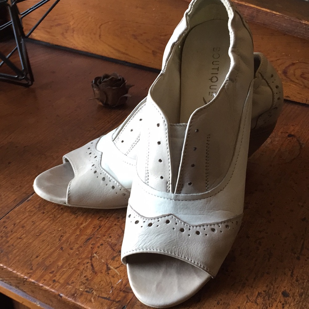 Vintage style slip on heels